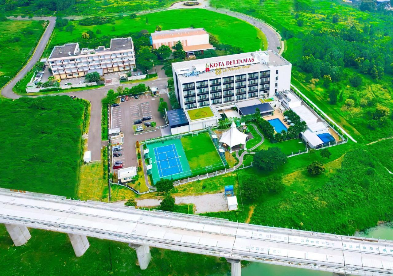 Le Premier Hotel Deltamas Cikarang Extérieur photo