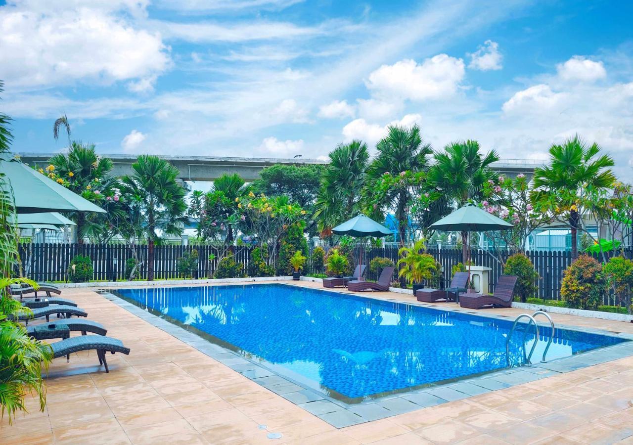 Le Premier Hotel Deltamas Cikarang Extérieur photo