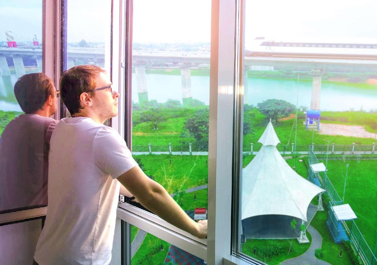 Le Premier Hotel Deltamas Cikarang Extérieur photo