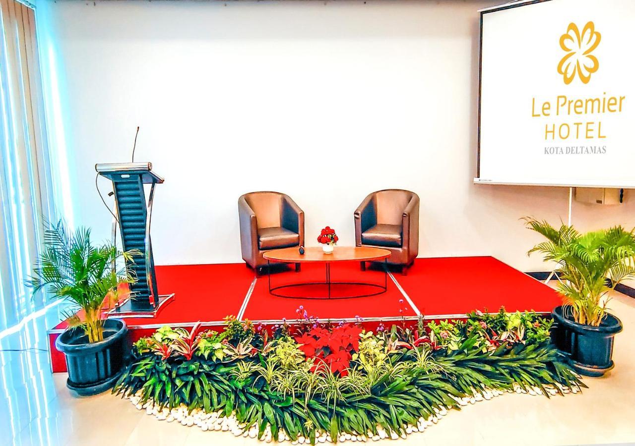 Le Premier Hotel Deltamas Cikarang Extérieur photo