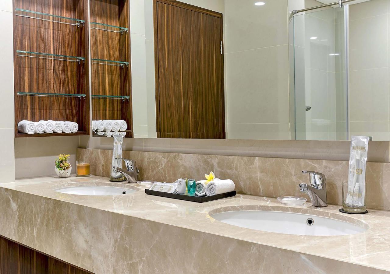 Le Premier Hotel Deltamas Cikarang Extérieur photo