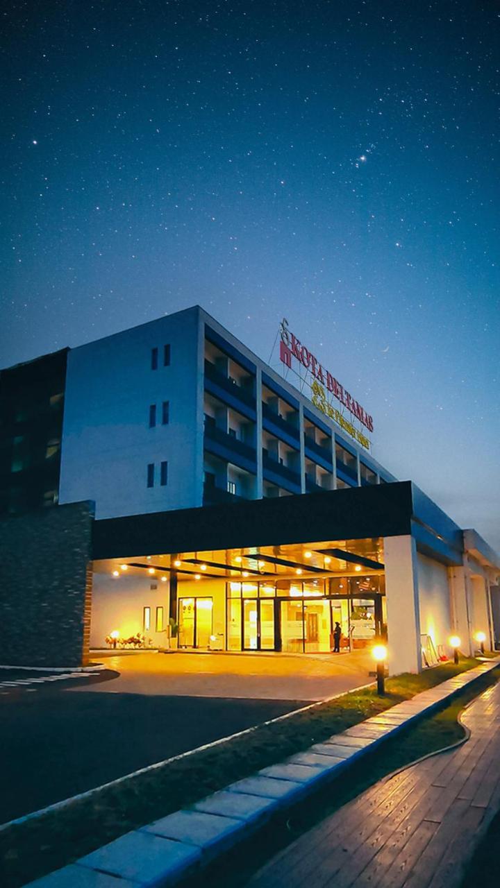 Le Premier Hotel Deltamas Cikarang Extérieur photo
